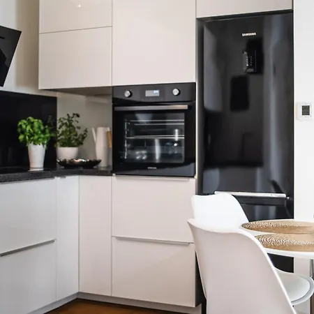 Apartamenty Homely Place Serce Poznania - Stary Rynek - Parking Apartment
