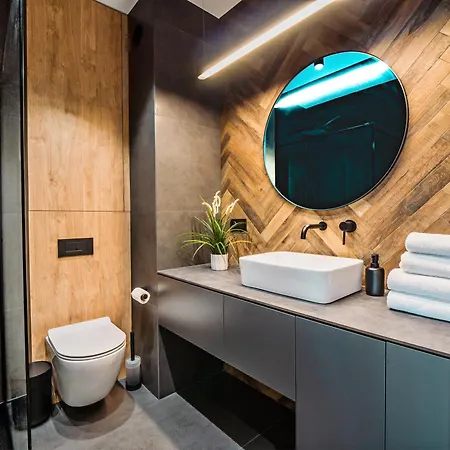 Maison 33 *