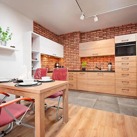 Apartamenty Homely Place Serce Poznania - Stary Rynek - Parking Apartment